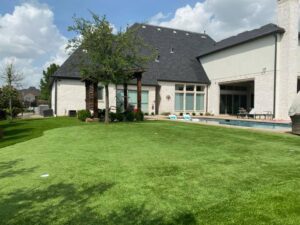 Putting Green and Pro Series Turf in Neuman Village neighborhood home Frisco, TX