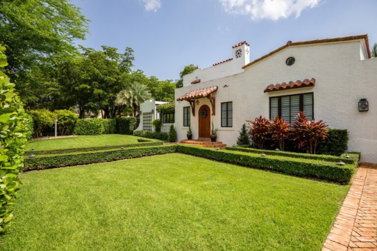 Artificial grass front yard improving curb appeal in Dallas TX neighborhood