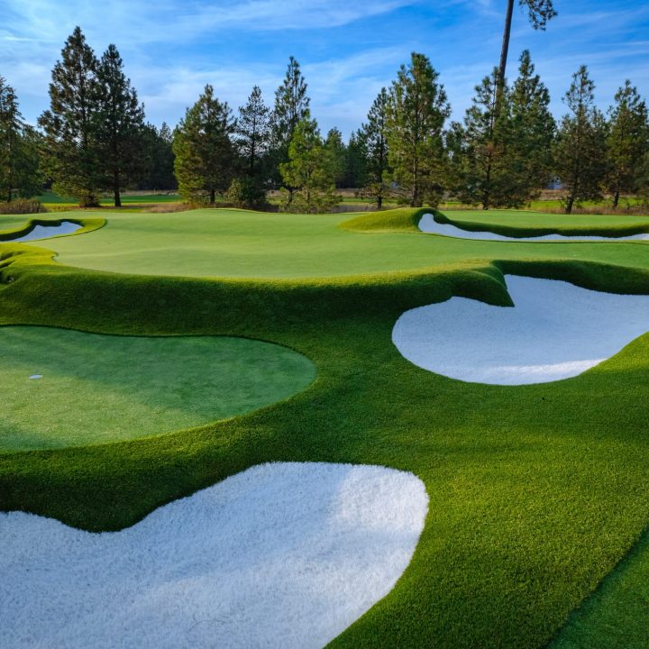 coeur-dalene-putting-green-bunker-detail-wideshot-2306x1536